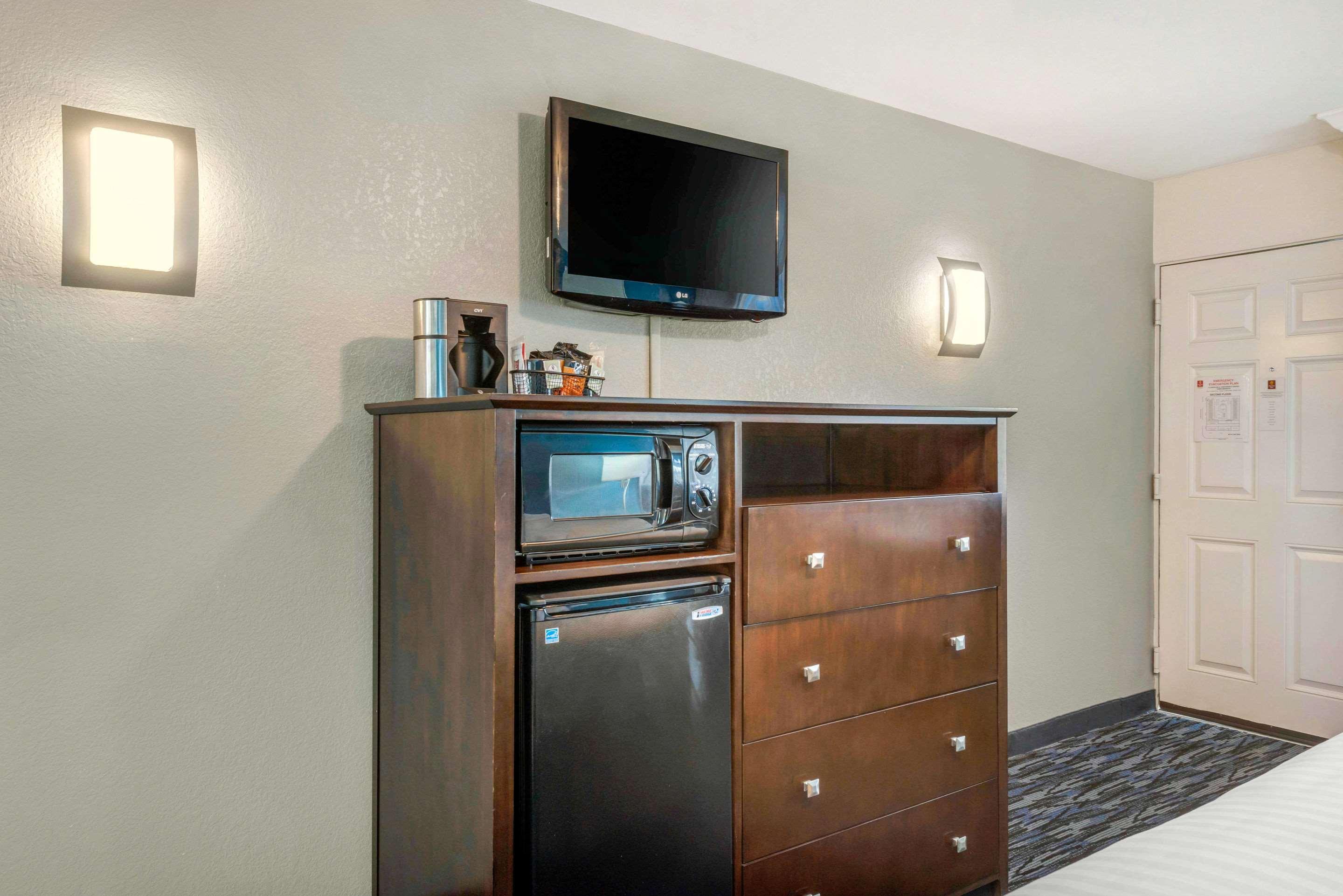 Quality Inn And Conference Center Tampa-Brandon Heartland Екстер'єр фото